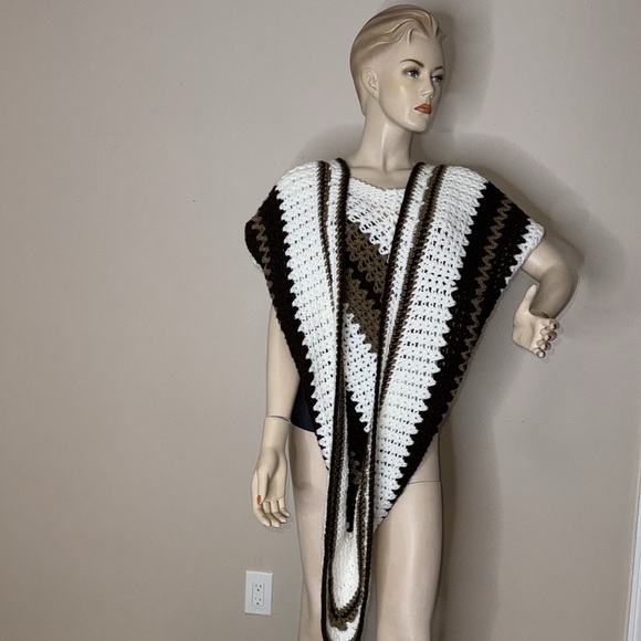 Granny Crochet Poncho - Picture 13 of 17